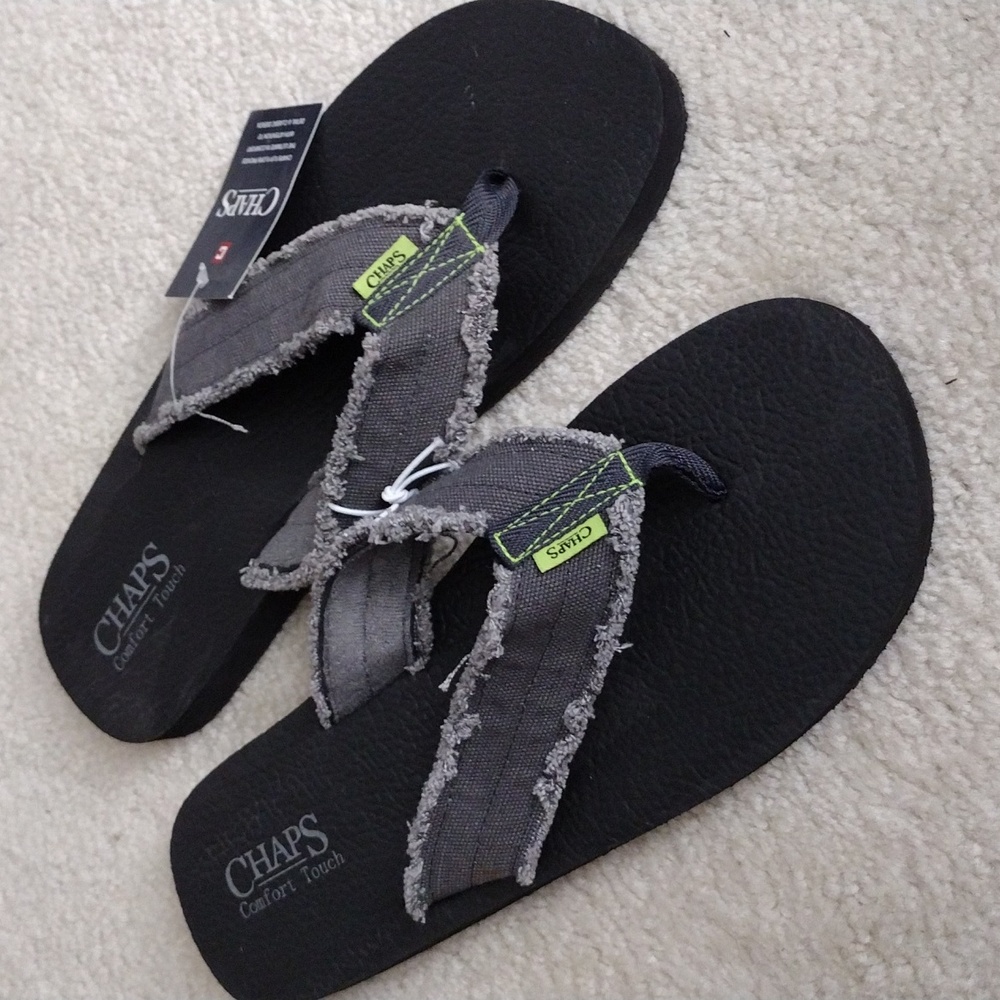 Chaps mens black flip flops with gray straps. NWT. Size 12/13